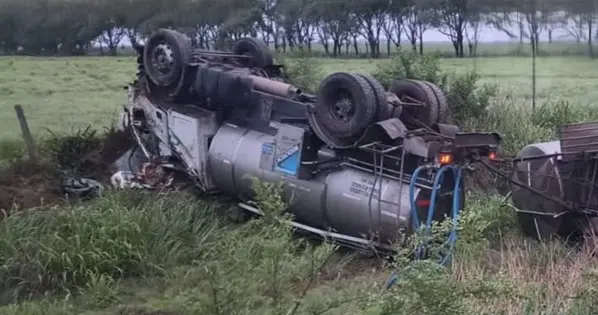 vuelco-camion-arroyo-cabral