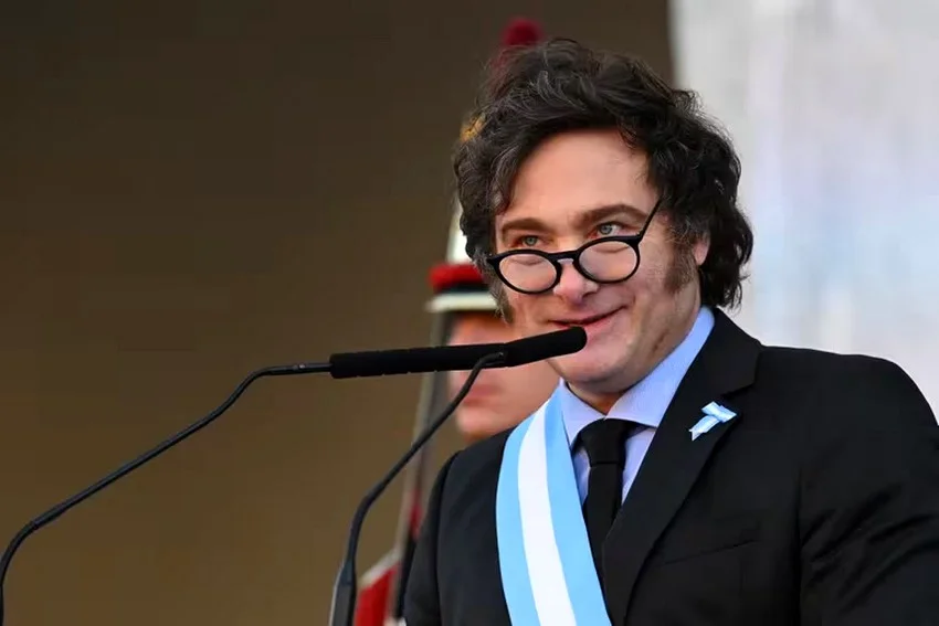 Milei-rosario-bandera