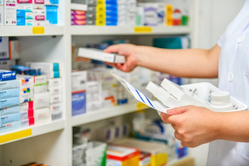 medicamentos-en-una-farmacia