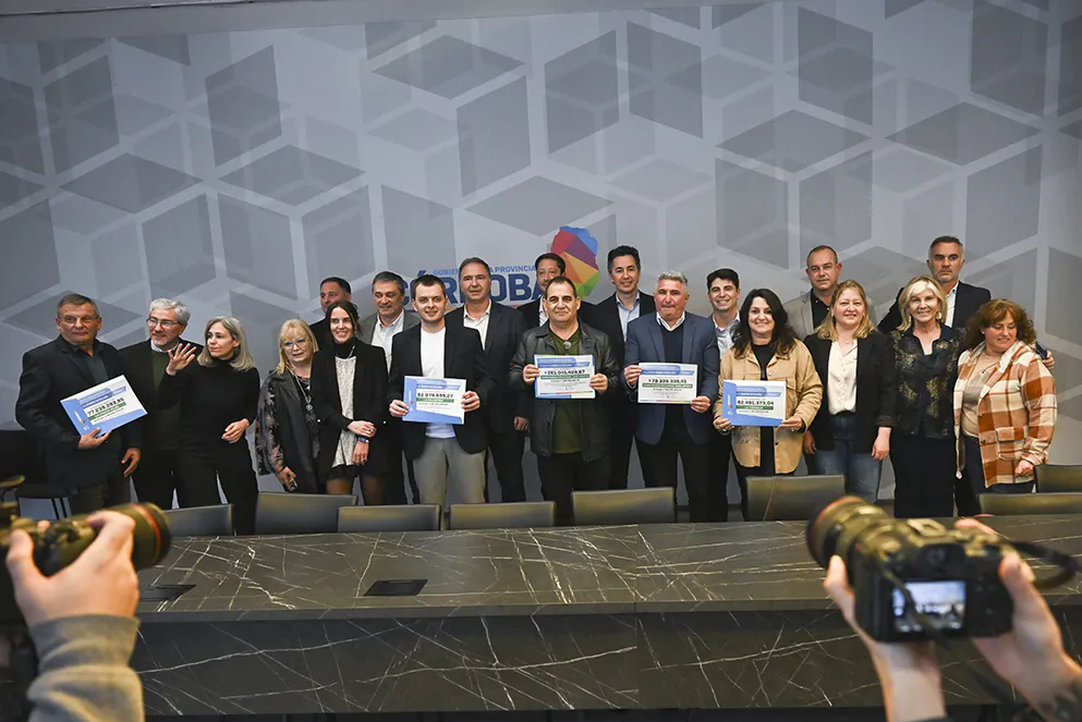 Entrega-fondos-a-municipios-para-obras-educativas-_9997