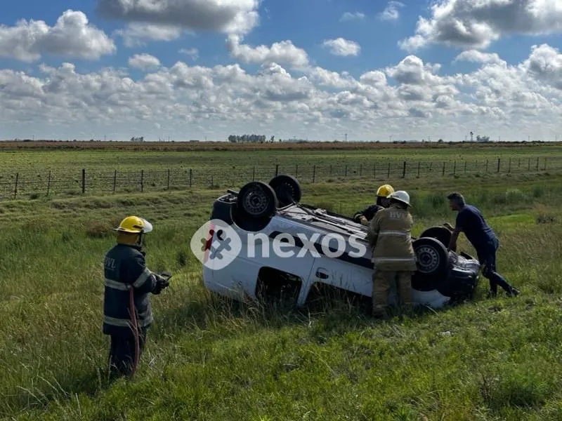 Volcó un utilitario en la Ruta Nacional 7, cerca de Laboulaye